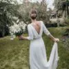 Robe de mariée bohème et épurée "Pavla" par Alina Marti Paris