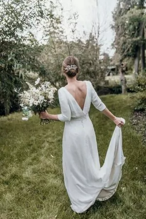 Robe de mariée bohème et épurée "Pavla" par Alina Marti Paris