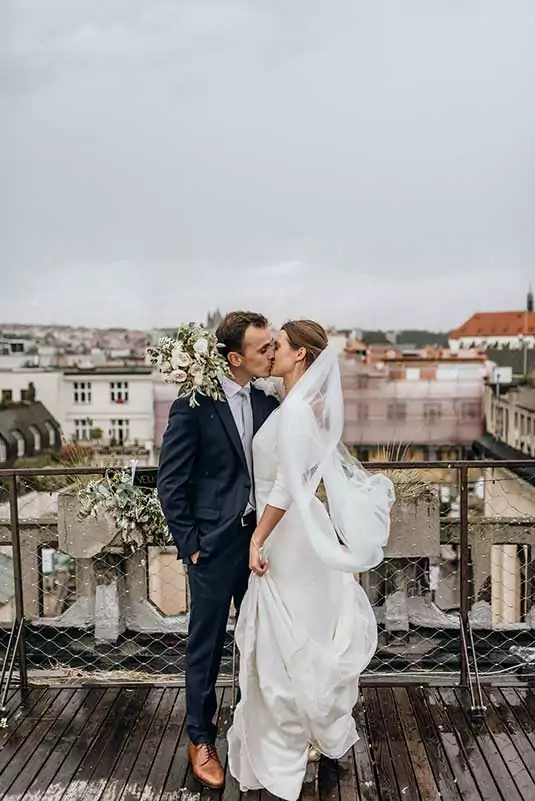 Robe de mariée bohème et épurée "Pavla" par Alina Marti Paris